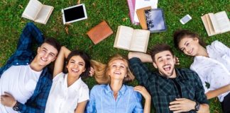 Üniversitelerde faaliyet gösteren öğrenci kulüplerinin düzenli şekilde çalışabilmesi için yönetim yapısının açık biçimde oluşturulması önem taşıyor. Bu yapının en görünür görevlerinden birini ise Kulüp Başkanı üstleniyor. Kulübün temsil edilmesi, yönetim kurulu toplantılarının yürütülmesi, etkinlik süreçlerinin takip edilmesi ve üyeler arasındaki koordinasyonun sağlanması gibi görevler başkanlık makamının sorumlulukları arasında yer alabiliyor. Konulu bir haber görseli.