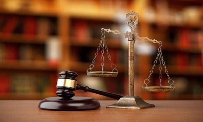 Kulüp Faaliyetlerinde İzin ve Yasal Süreçler Nelerdir Kulüplerin düzenlediği etkinlikler, faaliyet alanına ve organizasyonun niteliğine göre farklı hukuki süreçleri beraberinde getirebiliyor. Kültür, sanat, spor, hobi veya sosyal faaliyetler gerçekleştiren kulüplerin her etkinlik için aynı izin prosedürünü uygulaması gerekmiyor. Faaliyetin gerçekleştirileceği mekân, katılımcı sayısı, kullanılan alan, etkinliğin içeriği ve kulübün hukuki statüsü gibi unsurlar hangi bildirim veya izinlerin gündeme gelebileceğini belirleyebiliyor. Konulu bir haber görseli.