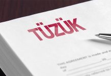 Kulüp Kuruluşunda Tüzük Neden Önemlidir? Ortak ilgi alanları, sosyal amaçlar, kültürel çalışmalar, spor faaliyetleri veya mesleki dayanışma etrafında bir araya gelen kişiler farklı türlerde topluluklar oluşturabiliyor. Bu topluluklar günlük hayatta kulüp olarak adlandırılabilirken, faaliyetlerin kapsamına ve tercih edilen hukuki yapıya göre dernek gibi tüzel kişilik sahibi kuruluşlara da dönüşebiliyor. Böyle bir yapılanmanın uzun süreli ve düzenli biçimde faaliyet gösterebilmesi için çalışma esaslarının önceden belirlenmesi önem taşıyor. Konulu bir haber görseli.