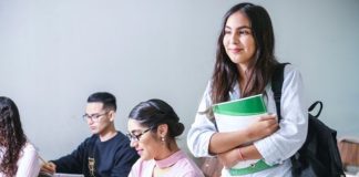 Üniversite öğrencilerinin ders dışında sosyal, kültürel, sanatsal, sportif ve akademik alanlarda faaliyet gösterebildiği öğrenci kulüpleri, kampüs yaşamının önemli parçaları arasında yer alıyor. Bir kulübe katılmak isteyen öğrenciler ise başvuru yapmadan önce kulüp üyelik şartları hakkında bilgi edinmek istiyor. Üyelik koşulları her üniversitede aynı şekilde uygulanmadığı için öğrencilerin kendi kurumlarının güncel yönergelerini ve kulüp duyurularını incelemesi gerekiyor. Konulu bir haber görseli.