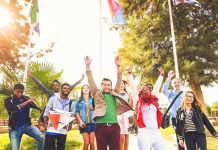 Kulüp Yönetiminin Görev ve Sorumlulukları Nelerdir? Üniversitelerde faaliyet gösteren öğrenci kulüpleri, öğrencilerin akademik hayatın dışında sosyal, kültürel, sanatsal ve mesleki alanlarda bir araya gelmesini sağlayan önemli oluşumlar arasında yer alıyor. Bu yapıların düzenli şekilde faaliyet gösterebilmesi için yalnızca etkinlik fikirlerinin bulunması yeterli olmuyor. Kulübün karar alma, organizasyon, iletişim, bütçe, üyelik ve resmi işlemlerinin belirli bir yönetim yapısı içerisinde yürütülmesi gerekiyor. Bu noktada Kulüp Yönetiminin Görev Ve Sorumlulukları, kulübün faaliyetlerinin düzenli biçimde devam etmesinde belirleyici rol oynuyor. Konulu bir haber görseli.
