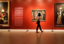 Kulüp ve Kültür Sanat Faaliyetlerinin Önemi Nedir? Kulüpler, ortak ilgi alanlarına sahip insanların bir araya gelmesini sağlayan sosyal yapılar arasında yer alırken kültür ve sanat faaliyetlerinin yaygınlaşmasına da katkıda bulunabiliyor. Sinema, tiyatro, müzik, edebiyat, fotoğraf, resim ve geleneksel sanatlar gibi farklı alanlarda faaliyet gösteren kulüpler, insanların sanatsal üretimlerle daha düzenli biçimde buluşmasına imkan tanıyabiliyor. Bu nedenle kültür sanat faaliyetleri, kulüplerin sosyal yaşam içerisindeki çalışma alanlarından biri olarak öne çıkıyor. Konulu bir haber görseli.