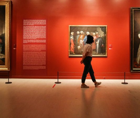 Kulüp ve Kültür Sanat Faaliyetlerinin Önemi Nedir? Kulüpler, ortak ilgi alanlarına sahip insanların bir araya gelmesini sağlayan sosyal yapılar arasında yer alırken kültür ve sanat faaliyetlerinin yaygınlaşmasına da katkıda bulunabiliyor. Sinema, tiyatro, müzik, edebiyat, fotoğraf, resim ve geleneksel sanatlar gibi farklı alanlarda faaliyet gösteren kulüpler, insanların sanatsal üretimlerle daha düzenli biçimde buluşmasına imkan tanıyabiliyor. Bu nedenle kültür sanat faaliyetleri, kulüplerin sosyal yaşam içerisindeki çalışma alanlarından biri olarak öne çıkıyor. Konulu bir haber görseli.